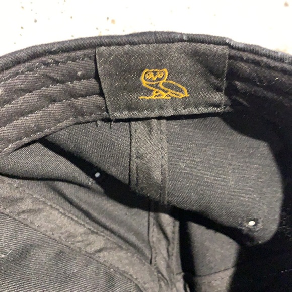 Baseball cap.  Adjustable back.  Black and gold. Barely worn - Picture 2 of 4
